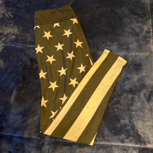 Black and White Leggings - Picture 2 of 7